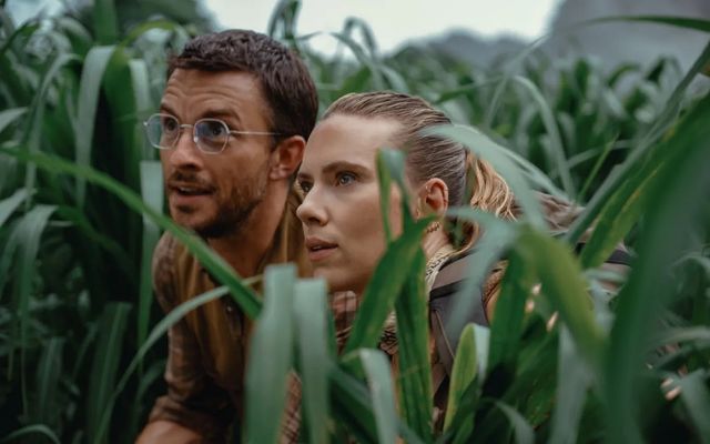 Jonathan Bailey and Scarlett Johansson Face Dinosaurs in Jurassic World Rebirth